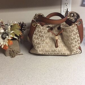 🌸🌼Michael Kors Ludlow Shoulder Bag 🌸🌼